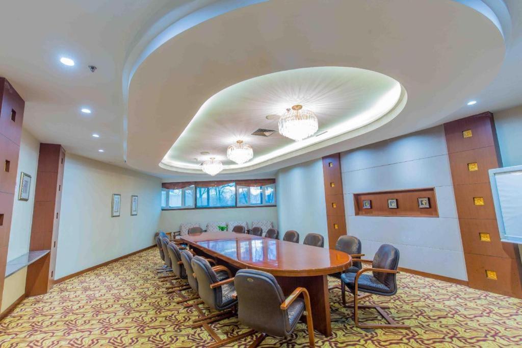 Changchun Garden Hotel Экстерьер фото